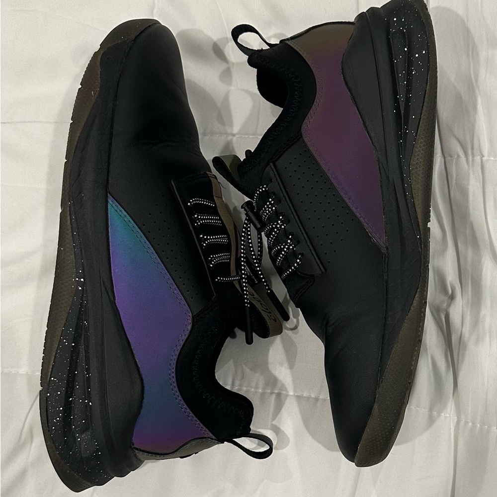 Clove Classic Sneakers size 9